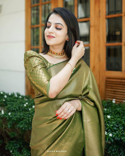 Beautiful Rich Pallu with Intricate Jacquard Work – Adds a Regal Touch - Madhuram Sarees